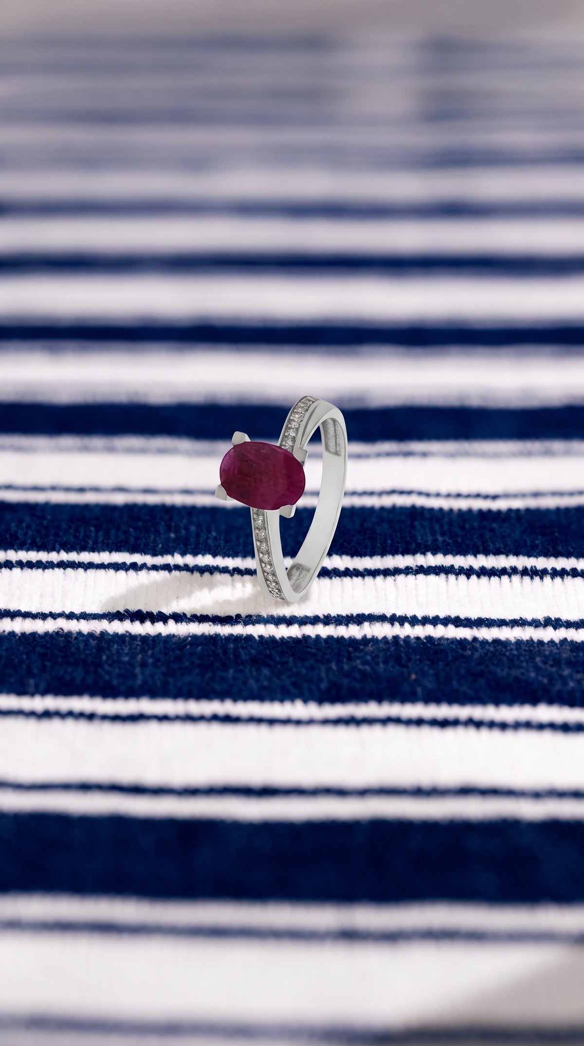 Anillo Rubí de Cadaqués