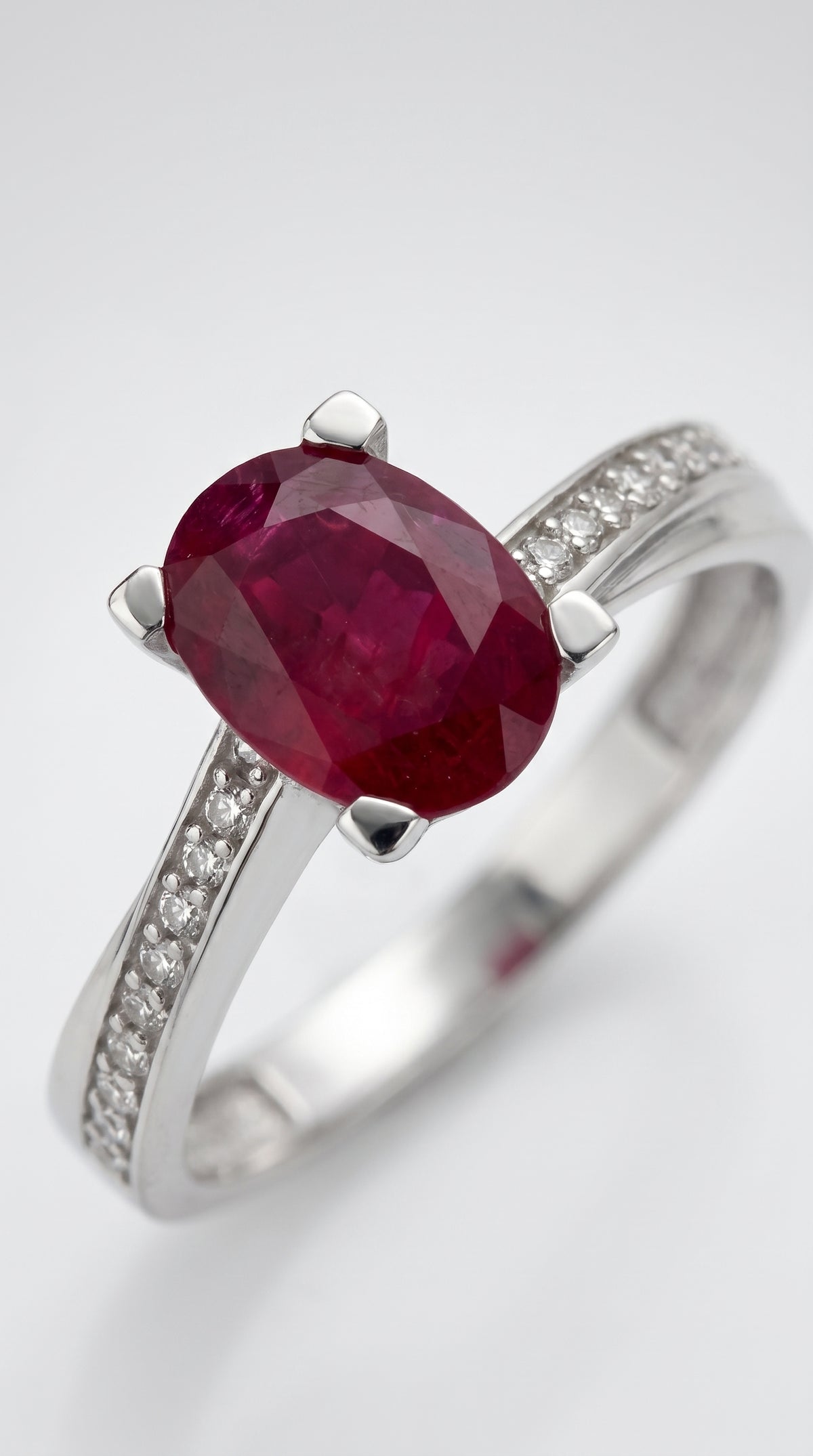 Anillo Rubí de Cadaqués