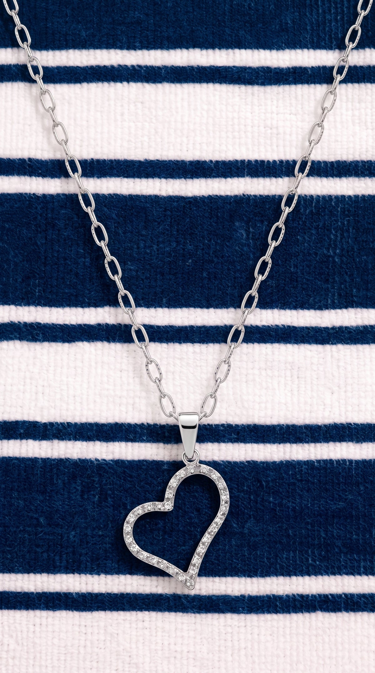 Collar Corazón Calado